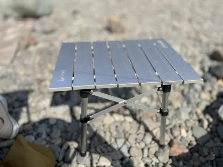 コールマンのコンパクトアルミテーブル | ちりつもキャンプ