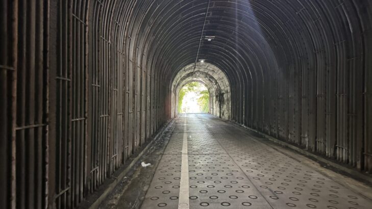 鎌倉・佐助隧道(さすけずいどう)