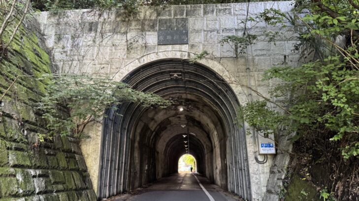 鎌倉・佐助隧道(さすけずいどう)