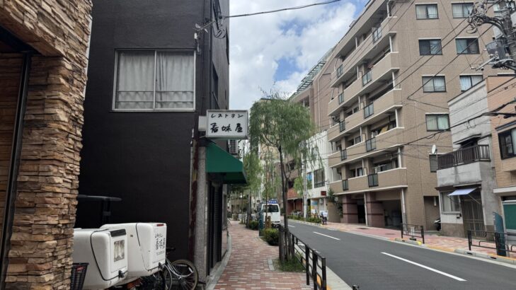 大正14年創業の老舗洋食店「レストラン香味屋」の看板