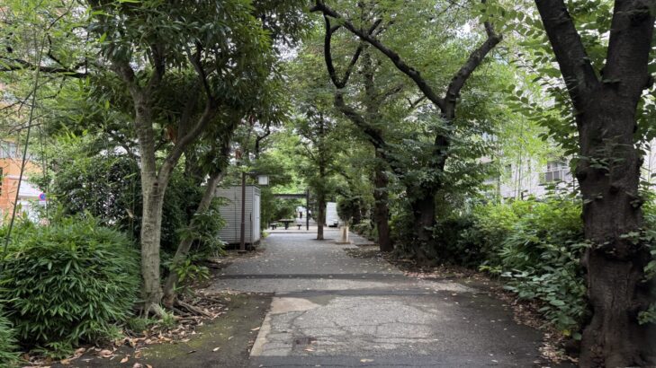 新参者』犬の散歩コースとして登場する浜町川緑道入口