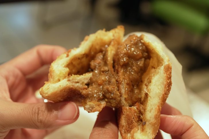 ブックハウスカフェのカフェのカレーパン