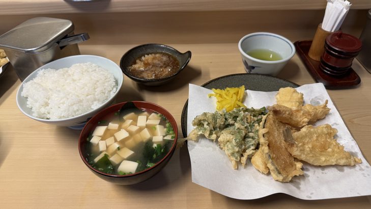 滋郎と珊瑚も食べた「天ぷら いもや」の天ぷら定食