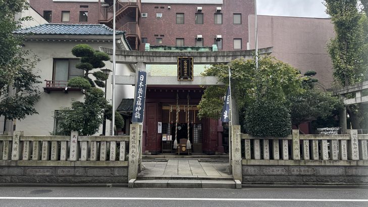 笠間稲荷神社東京別社の鳥居
