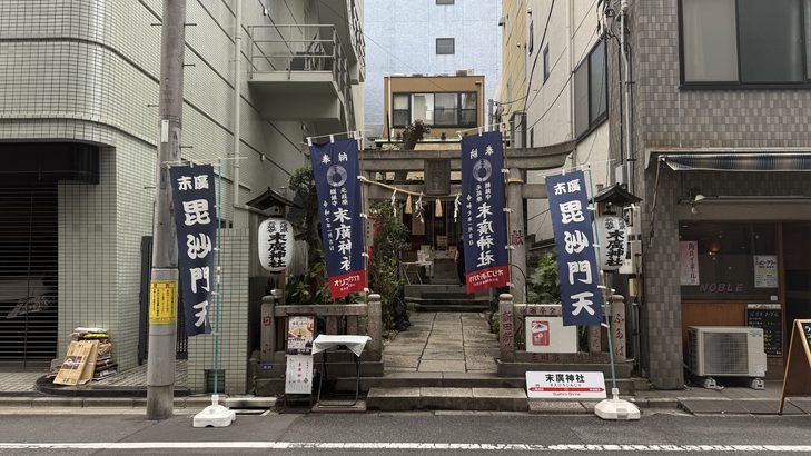 路地裏に佇む末廣神社